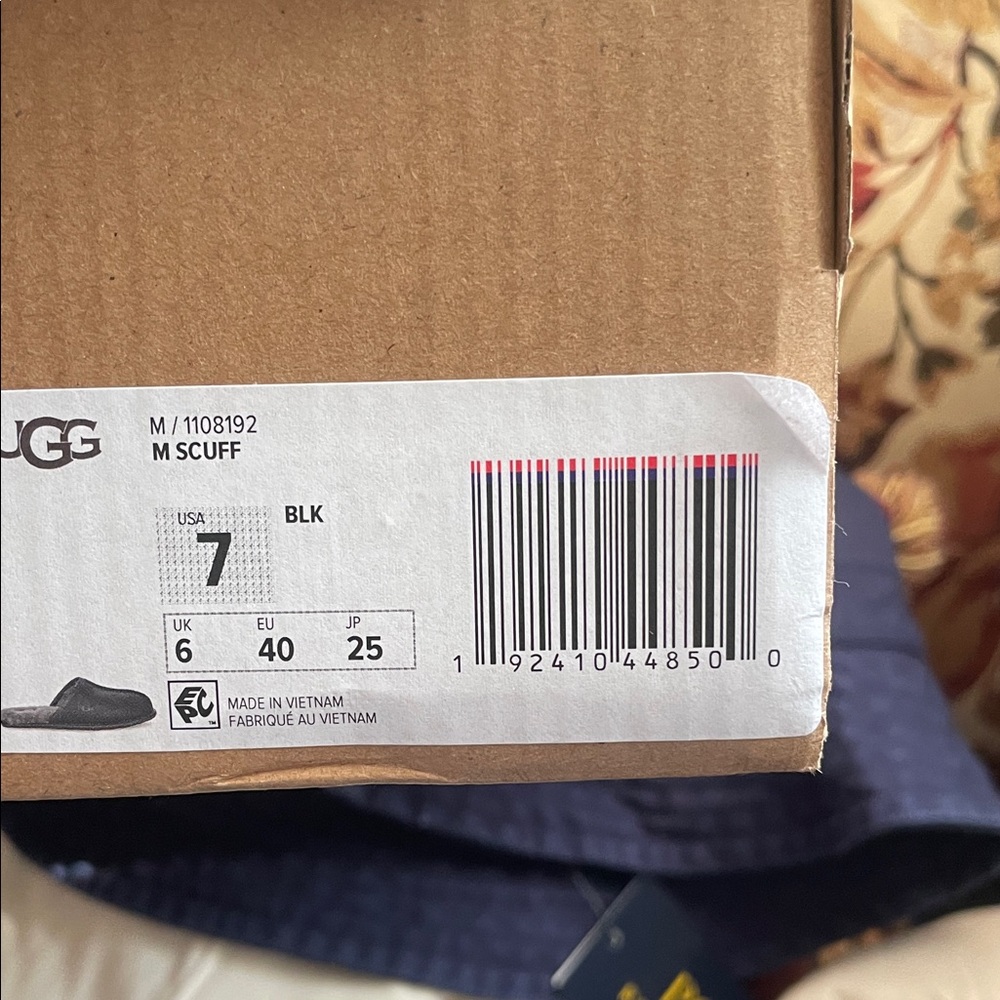 UGG Black M Scuff Slippers